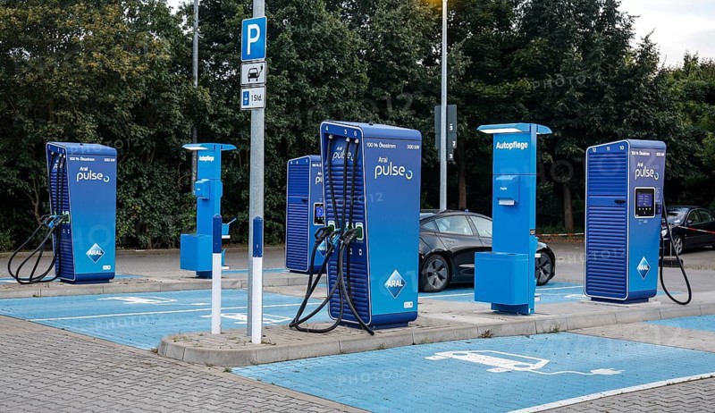 Charging stations with charging plugs at ARAl Pulse, Blankenfelde, 26/08/2025. A Tesla being charged, Berlin, Berlin, Germany