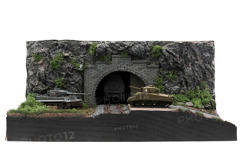 Modelling diorama: Sherman and Tiger at the tunnel