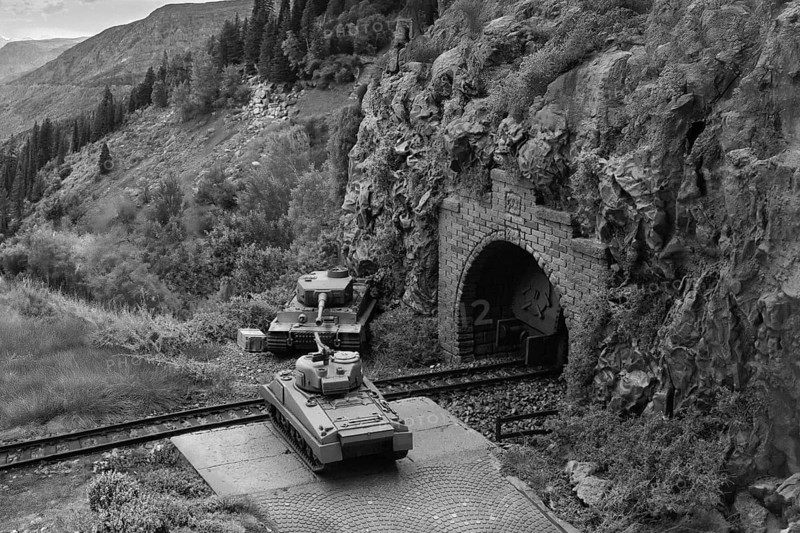 Model diorama: Sherman and Tiger tanks at the mountain tunnel