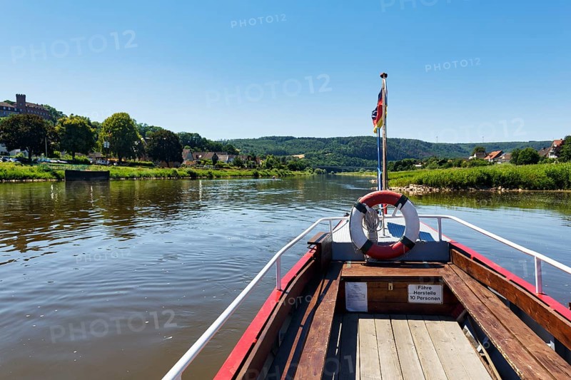 Yaw rope ferry, passenger ferry on the Weser, from Herstelle to Würgassen, Beverungen, Weserbergland, North Rhine-Westphalia, Germany