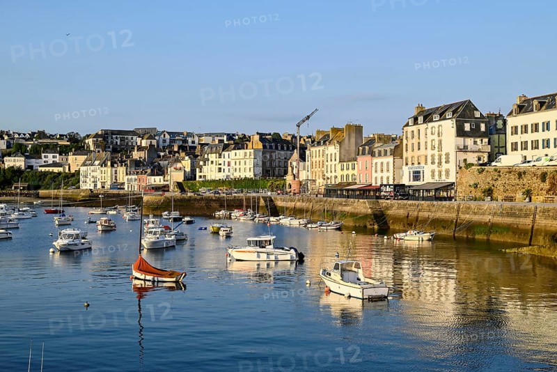 Ships and boats in the harbour Port du Rosmeur in Douarnenez, Finistère, Brittany, France