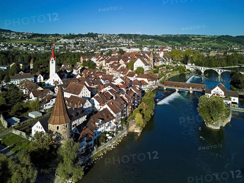 Old town with the Catholic Church of St. Nicholas, the tower of the Muri- Amthof and the witches' tower, on the right the museum Reusskraftwerk Bruggmühle and the old wooden bridge over the river Reuss, Bremgarten, Freiamt, Canton, Aargau, Switzerland