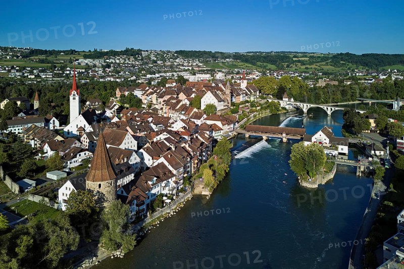 Old town with the Catholic Church of St. Nicholas, the tower of the Muri- Amthof and the witches' tower, on the right the museum Reusskraftwerk Bruggmühle and the old wooden bridge over the river Reuss, Bremgarten, Freiamt, Canton, Aargau, Switzerland