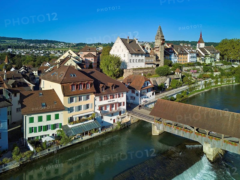 Old town with the tower of the Muri- Amthof, in the foreground the weir and the old wooden bridge over the river Reuss, Bremgarten, Freiamt, Canton, Aargau, Switzerland