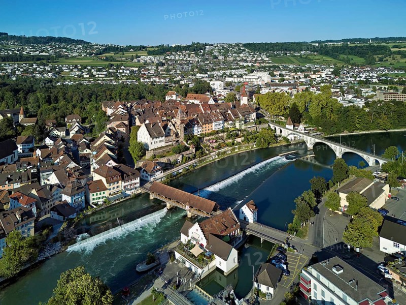 Old town with the tower of the Muri- Amthof, in the foreground the weir, the museum Reusskraftwerk Bruggmühle and the old wooden bridge crossing the river Reuss, Bremgarten, Freiamt Canton Aargau, Switzerland