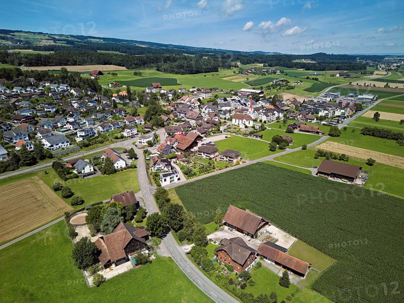 View of the village with the Roman Catholic parish church of St Anna, behind the Lindenberg, Mühlau, Freiamt, Canton, Aargau, Switzerland