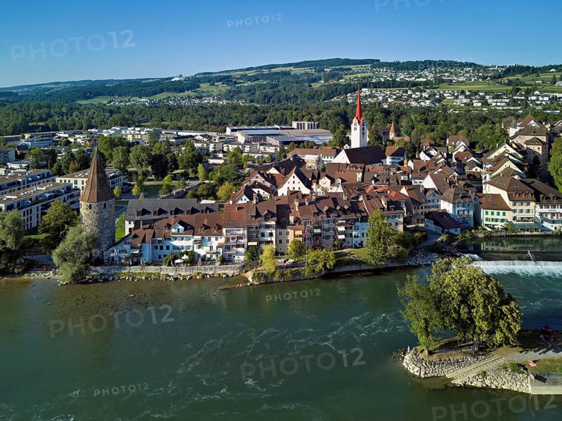 Old town with the Catholic Church of St Nicholas and the witches' tower, in the foreground the weir and the river Reuss, Bremgarten, Freiamt, Canton, Aargau, Switzerland
