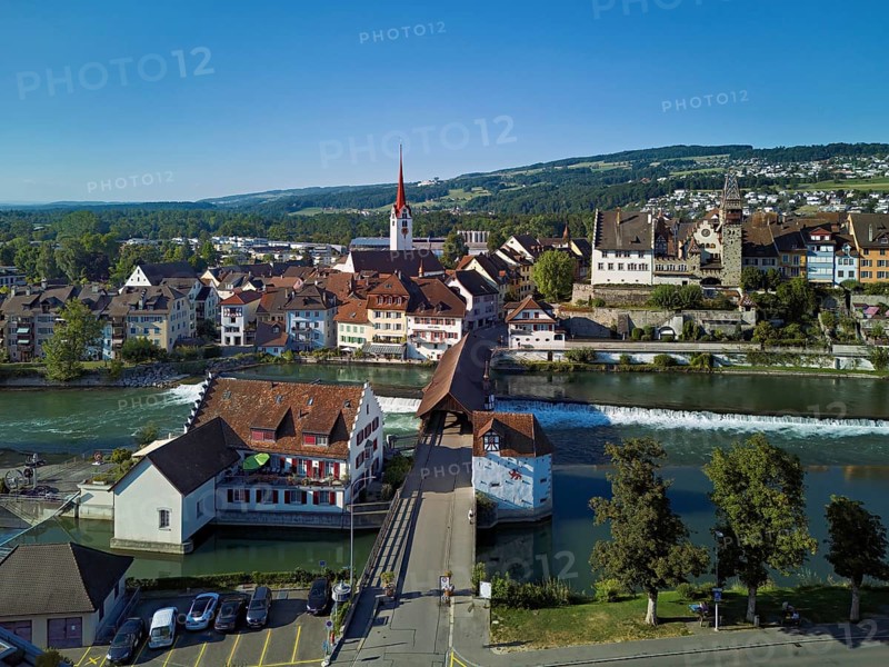 Old town with the Catholic Church of St Nicholas and the tower of the Muri- Amthof, in the foreground the upper weir and the old wooden bridge over the river Reuss, Bremgarten, Freiamt, Canton, Aargau, Switzerland