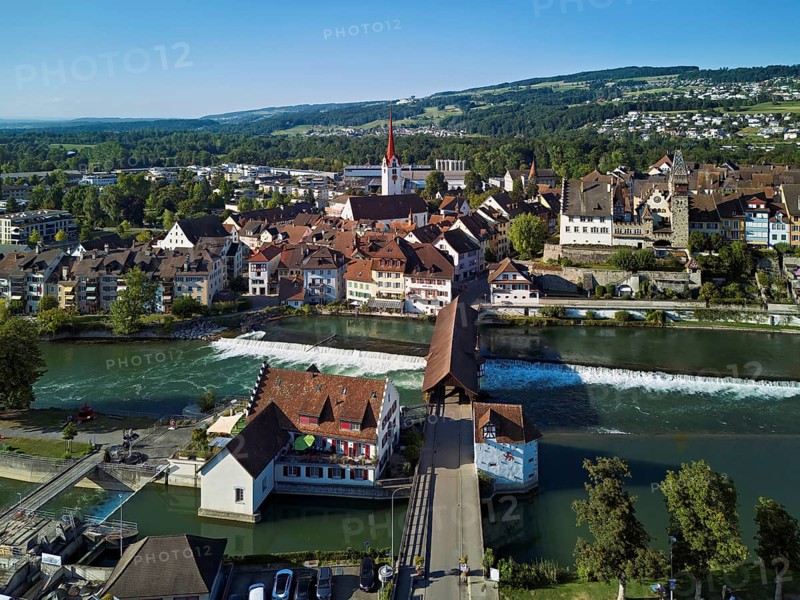 Old town with the Catholic Church of St Nicholas and the tower of the Muri- Amthof, in the foreground the weir and the old wooden bridge over the river Reuss, Bremgarten, Freiamt, Canton, Aargau, Switzerland