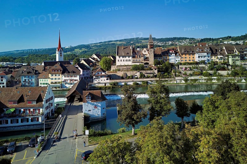 Old town with the Catholic Church of St Nicholas and the tower of the Muri- Amthof, in the foreground the upper weir and the old wooden bridge over the river Reuss, Bremgarten, Freiamt, Canton, Aargau, Switzerland