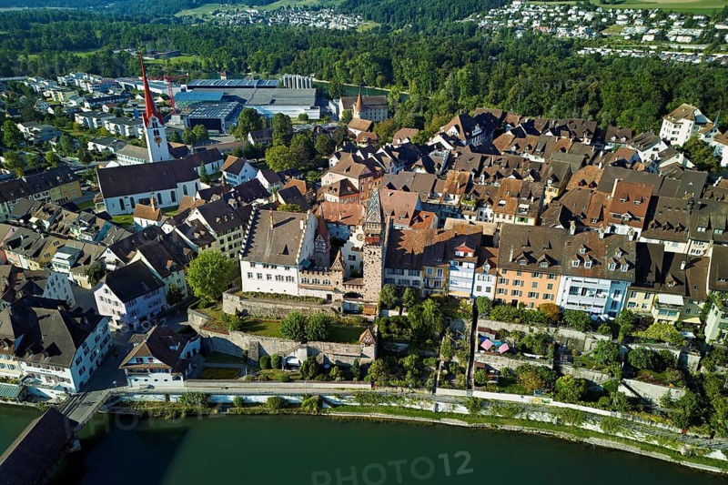 Old town with the Catholic Church of St Nicholas and the tower of the Muri- Amthof, in the foreground the river Reuss, Bremgarten, Freiamt, Canton, Aargau, Switzerland