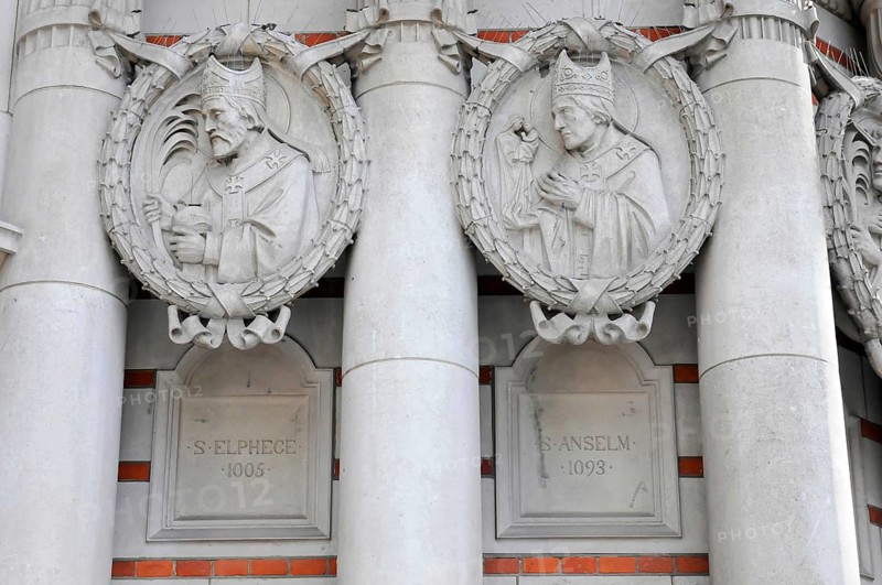 London, England, Great Britain, Europe, Stone reliefs of historical personalities on a decorative façade with three columns