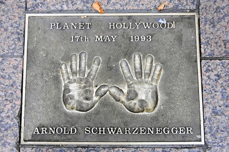 Metal plate with handprints and the inscription of Arnold Schwarzenegger, Planet Hollywood 1993, London, England, Great Britain