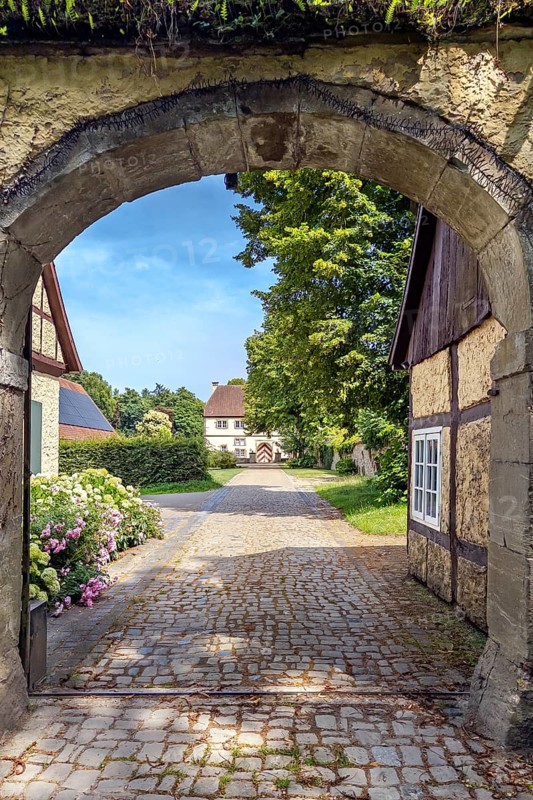 Alter Gutshof, driveway, Nemden, Bissendorf, Lower Saxony, Germany