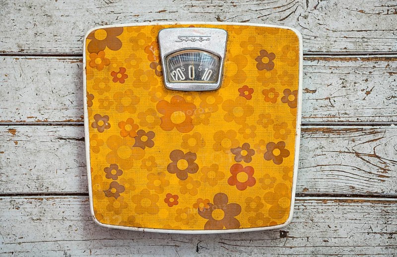 Old vintage bathroom scales, scales, weight, calories, Prilblumen