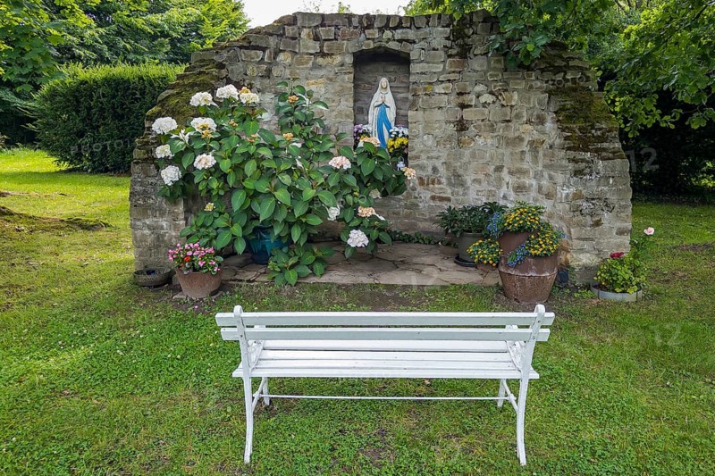 Park bench at a chapel, prayer, praying, Sutthausen, Osnabrück, Lower Saxony, Germany