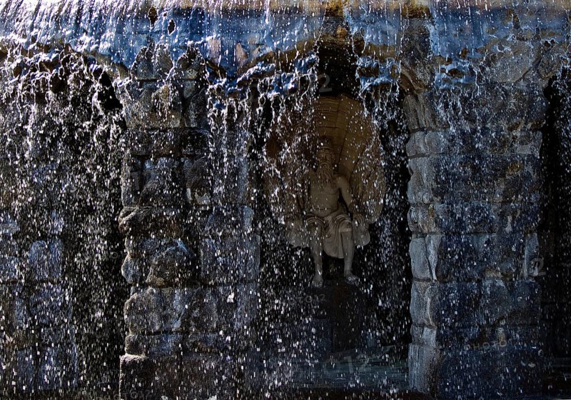 Water features at the Neptune Basin with a view of Neptune in Bergpark Wilhelmshöhe, UNESCO World Heritage Site, Kassel, Hesse, Germany