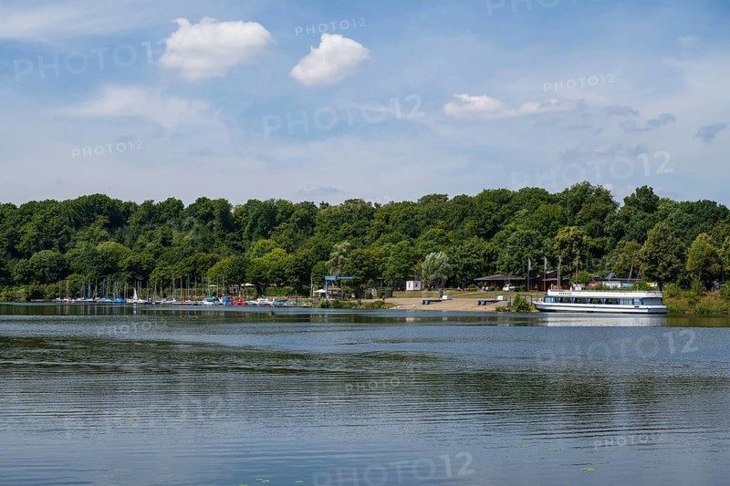 Excursion boat and boats at Heveney harbour, Oelbach, Lake Kemnader, Witten, Ruhr area, North Rhine-Westphalia, Germany