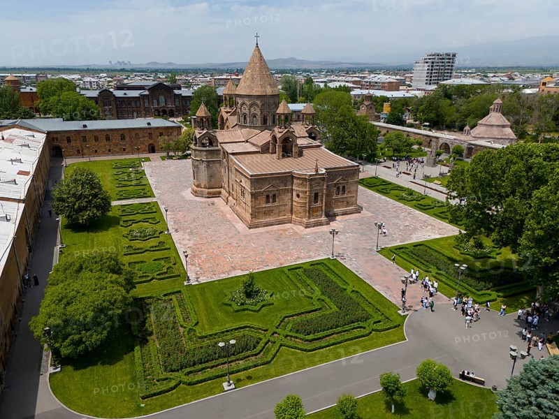 An impressive church with surrounding gardens, in the centre of visitors and urban surroundings, aerial view, historic, most important Armenian Orthodox cathedral, UNESCO World Heritage Site, Echmiadzin, Echmiadzin, Ejmiacin, Vagharshapat, Vagharshapat, Vagharshapat, Valaršapat, Vagharshapat, Armavir province, Armenia