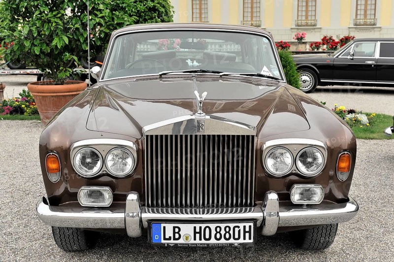 Rolls-Royce Phantom, Classic car, Brown classic Rolls-Royce in front of a yellow building, Retro Classics meets Baroque, Ludwigsburg, Baden-Württemberg, Germany