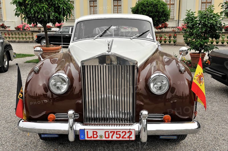 Brown vintage Rolls-Royce with flags parked in front of historic buildings, Retro Classics meets Baroque, Ludwigsburg, Baden-Württemberg, Germany