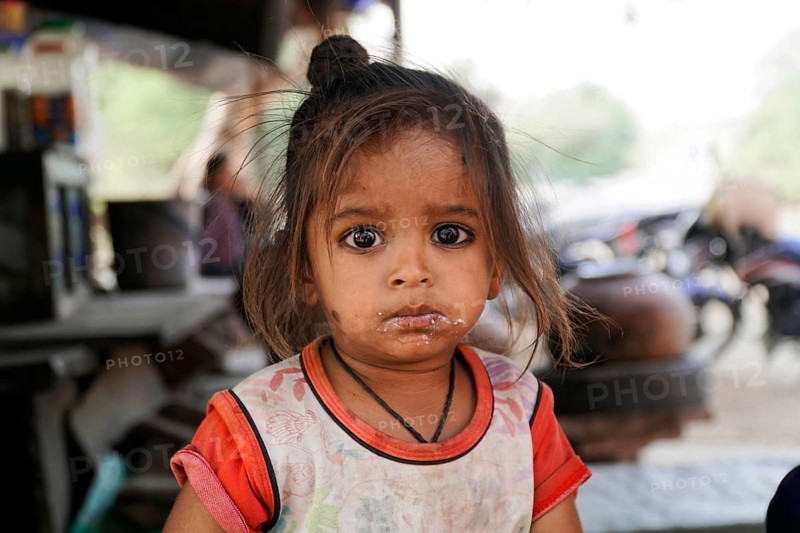 Kota, Rajasthan, North India, Asia, Girl with innocent, questioning look and dirt on her face, India