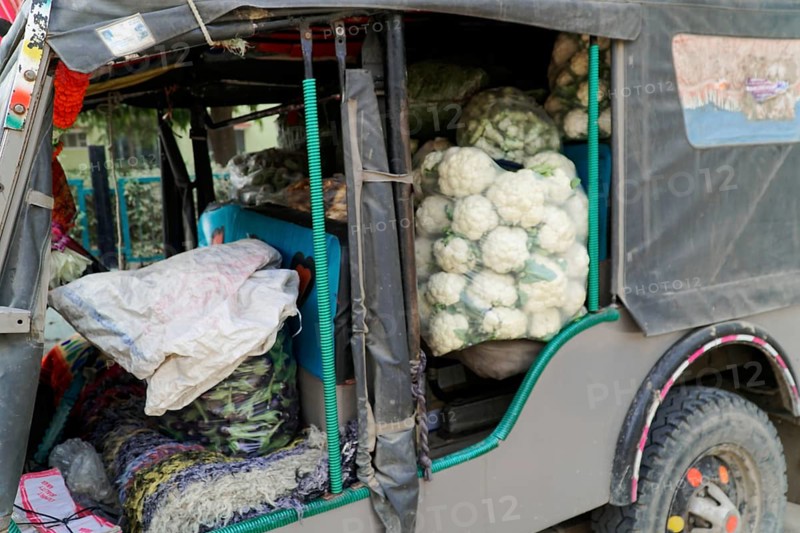 Sawai Madhopur, Kota, Rajasthan, North India, Asia, Open van full of cauliflower heads and other goods ready for delivery, India