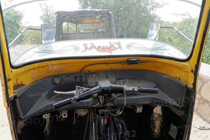 Kota, Rajasthan, North India, Asia, View through the windscreen of an old, worn vehicle, India