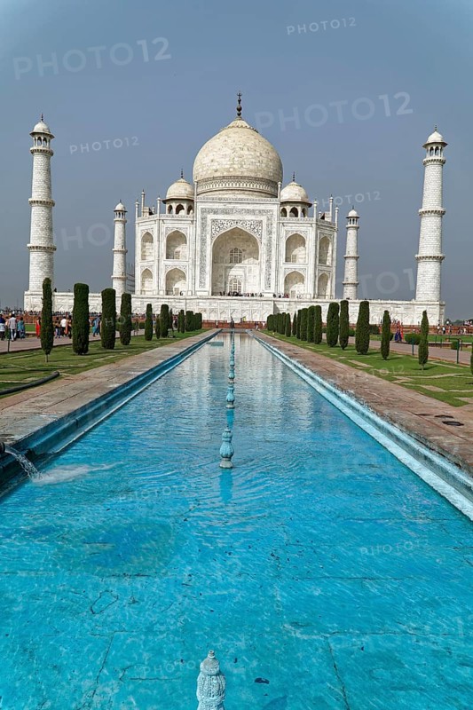 Taj Mahal Tomb, UNESCO World Heritage Site, Agra, Uttar Pradesh, India, Asia, Famous mausoleum by the river, Beautiful view of the Taj Mahal with reflecting pool in the garden, Rajasthan, North India, The Taj Mahal with a detailed view of the blue water channel, Jodhpur