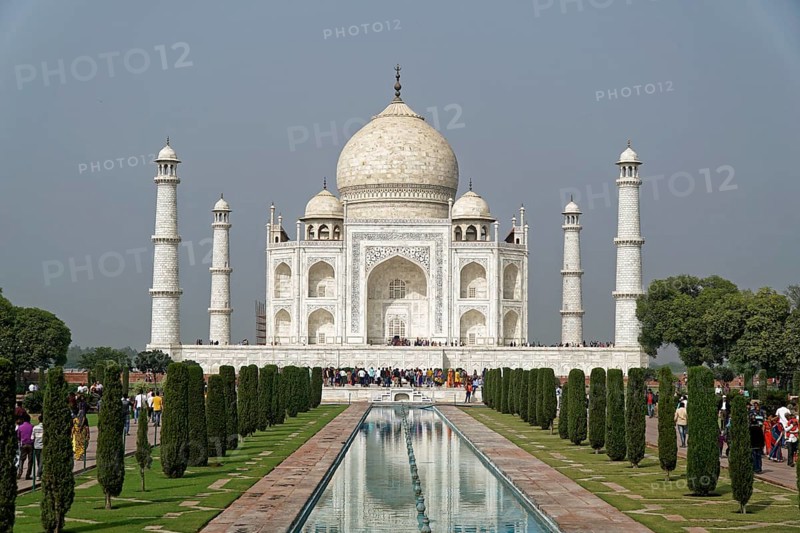 Taj Mahal Tomb, UNESCO World Heritage Site, Agra, Uttar Pradesh, India, Asia, Famous mausoleum by the river, Beautiful view of the Taj Mahal with reflecting pool in the garden, Rajasthan, North India, The Taj Mahal under a clear sky with many tourists in the foreground, Jodhpur