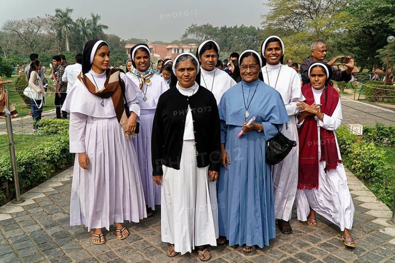 Agra, Jodhpur, Rajasthan, North India, Asia, Group of smiling nuns in religious dress on a pavement