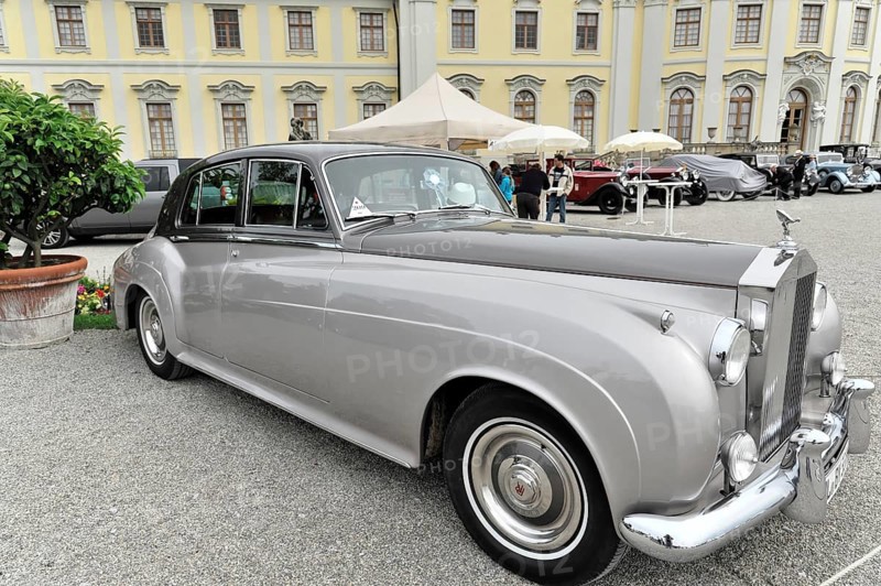 Rolls-Royce Silver Cloud II, built in 1961, classic car, Silver elegant classic limousine next to a historic building, Retro Classics meets Baroque, Ludwigsburg, Baden-Württemberg, Germany