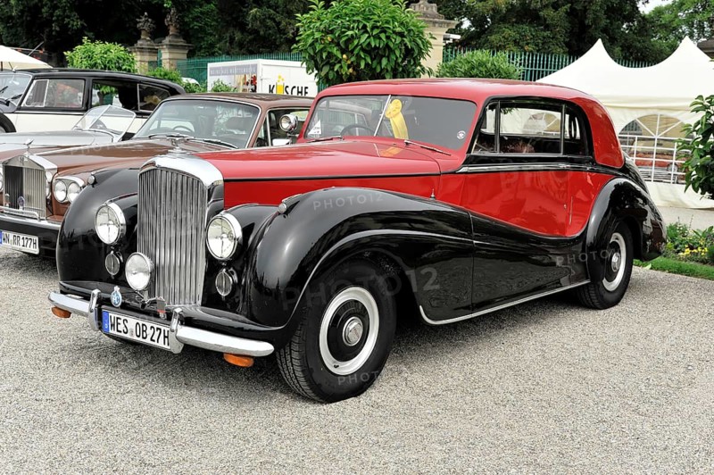 Two-coloured Bentley classic car in red and black with stylish design and classic flair, Retro Classics meets Baroque, Ludwigsburg, Baden-Württemberg, Germany