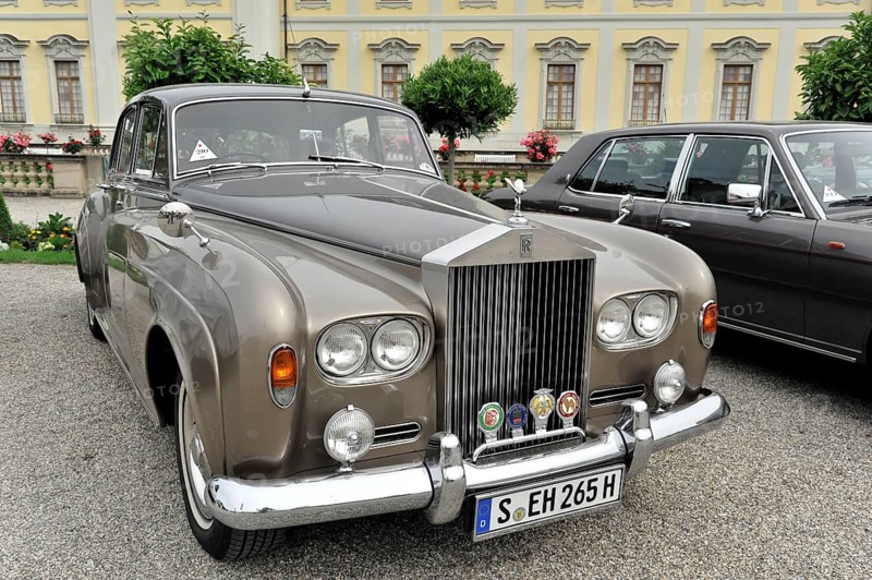 Brown vintage Rolls-Royce classic car in front of a magnificent building, Retro Classics meets Baroque, Ludwigsburg, Baden-Württemberg, Germany