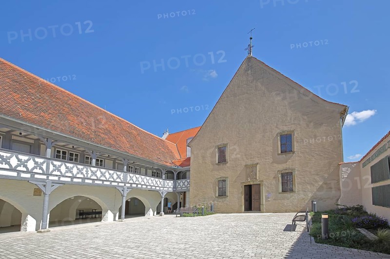 Kreuzkirche and inner courtyard of the hospital, Spitalhof, arcade, Ochsenfurt, Lower Franconia, Franconia, Bavaria, Germany