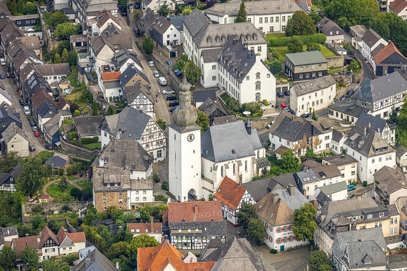 Aerial view, Alter Markt street with bell tower, historical sight, St. George's Chapel, Arnsberg, Ruhr area, North Rhine-Westphalia, Germany, place of worship, DE, Europe, religious community, place of worship, holy place, church, parish, denomination, aerial view, aerial photography, aerial photography, religion, religious site, sight, tower, overview, bird's-eye view, overview