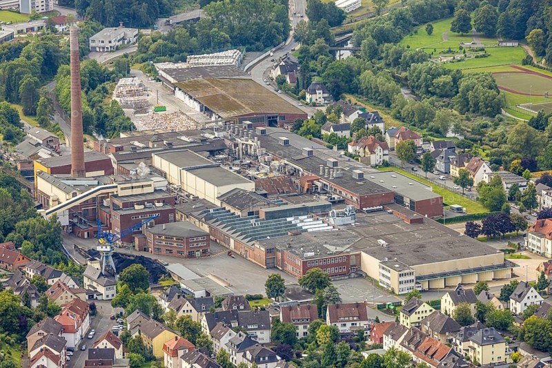 Aerial view, R.D.M. Arnsberg GmbH paper mill, Reno de Medici, recycled cardboard location, Arnsberg, Ruhr area, North Rhine-Westphalia, Germany, DE, Europe, commercial enterprises, commercial area, commercial property, commercial location, commercial use, industrial area, industrial location, aerial photograph, aerial photography, aerial photography, RDM paper mill, overview, bird's-eye view, birds-eyes view, overview