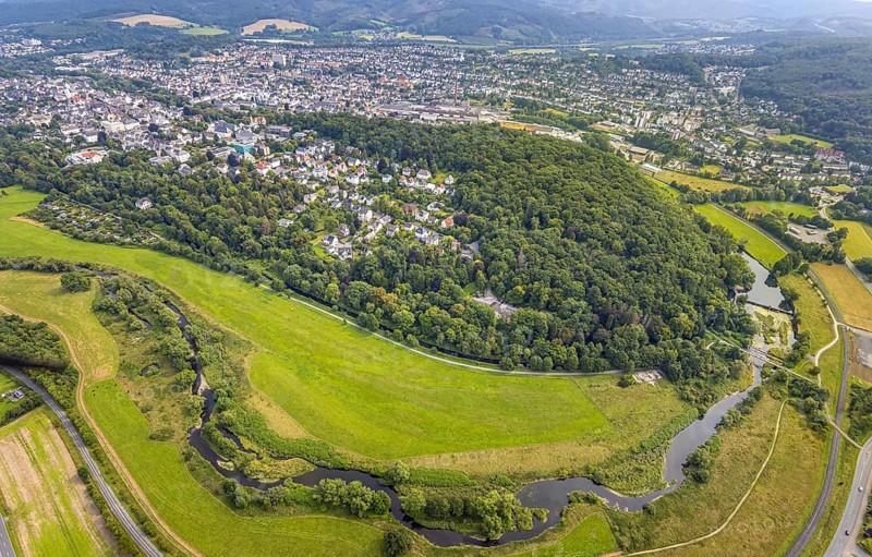 Aerial view, old town with river Ruhr Ruhrbogen at the forest area Eichholz, weir and camel bridge at the river Ruhr Ruhraue, distant view and Arnsberg forest, Arnsberg, Ruhr area, North Rhine-Westphalia, Germany, DE, Europe, property tax, real estate, aerial view, aerial photography, aerial photography, overview, bird's eye view, forest, forest area, residential area, living and living, residential area, residential quality, residential neighbourhood, residential estate, residential area, birds-eyes view, overview