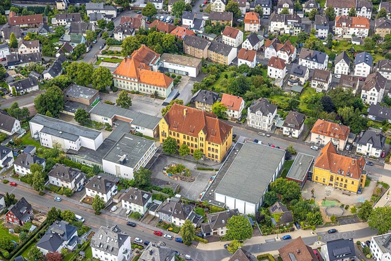 Aerial view, Johannesschule Arnsberg primary school, on the right the Adolf-Sauer-Schule, above Peter-Prinz-Bildungshaus and VHS Volkshochschule, Arnsberg, Ruhr area, North Rhine-Westphalia, Germany, education, educational institution, DE, Europe, primary school, educational institute, aerial view, aerial photography, aerial photography, school, overview, bird's-eye view, overview