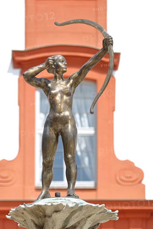 Sculpture Diana by Andreas Krämmer 1993, Diana Fountain, Roman. Goddess of hunting, goddess of the hunt, mythology, archer, archery, archery bow, archery bronze sculpture, modern art, hunting lodge, Bad Rodach, Upper Franconia, Franconia, Bavaria, Germany