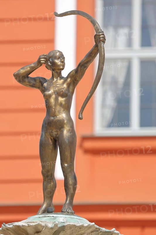 Sculpture Diana by Andreas Krämmer 1993, Diana Fountain, Roman, goddess of hunting, goddess of the hunt, mythology, archer, archery, archery bow, archery, bronze sculpture, modern art, hunting lodge, Bad Rodach, Upper Franconia, Franconia, Bavaria, Germany