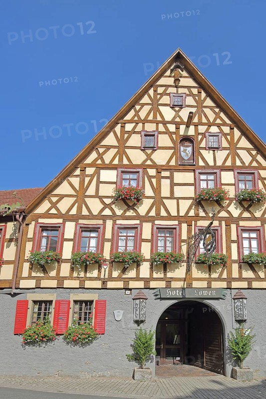 Half-timbered house Hotel Löwen, Restaurant, Marktbreit, Lower Franconia, Franconia, Bavaria, Germany