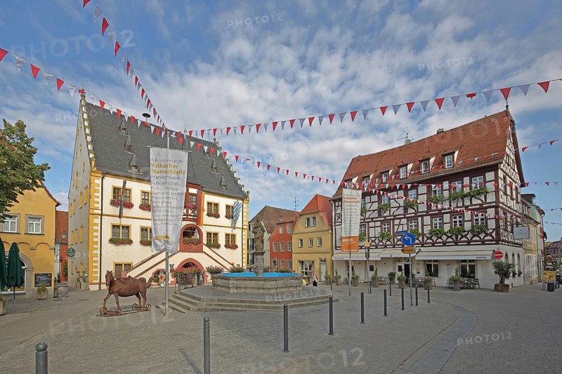 Renaissance town hall with market fountain, half-timbered house, market square, Volkach, Lower Franconia, Franconia, Bavaria, Germany