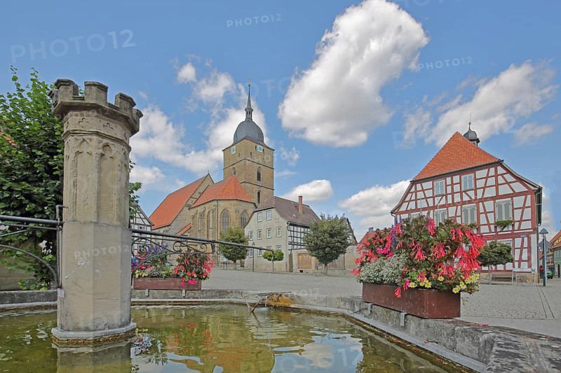 Market fountain, town hall and town church of Our Lady built 16th century, half-timbered house, floral decoration, water basin, reflection, market, Heldburg, Thuringia, Germany