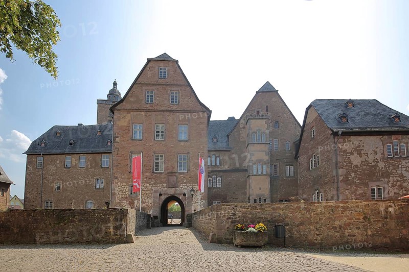 Renaissance castle built 13th century, gatehouse, entrance, Steinau an der Straße, Spessart, Hesse, Germany