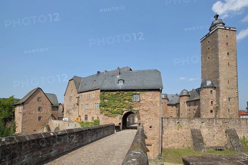 Renaissance castle built 13th century, gatehouse, keep, entrance, Steinau an der Straße, Spessart, Hesse, Germany