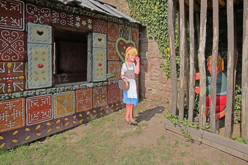 Gingerbread house for the fairy tale Hansel and Gretel, fairy tale figures, hut, wooden posts, locked up, trapped, bars, wooden fence, Brothers Grimm House, Steinau an der Straße, Spessart, Hesse, Germany