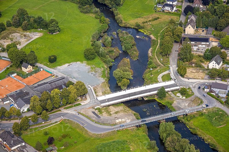 Aerial view, temporary bridge and construction site with new construction of the Dinscheder Ruhrbrücke Glösinger Straße (L735) over the river Ruhr, above St. Sebastianus Schützenbruderschaft 1766 e.V. Öventrop Schützenhalle, Glösingen, Arnsberg, Ruhr area, North Rhine-Westphalia, Germany, construction work, construction area, building site, building plots, construction project, construction site, bridge, DE, Europe, aerial view, aerial photography, aerial photography, new construction, overview, bird's-eye view, overview