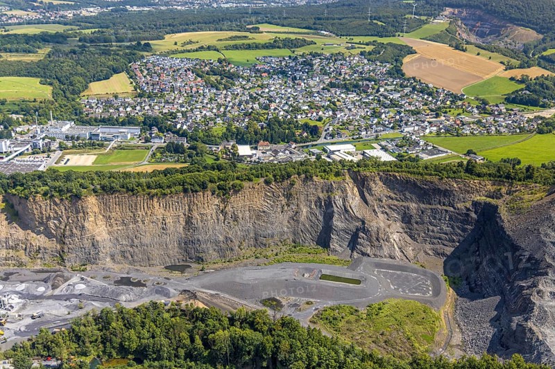Aerial view, Heinrich Ebel GmbH quarry, Habbel plant, Habbeler Bach, residential area, Müschede district, Müschede, Arnsberg, Ruhr area, North Rhine-Westphalia, Germany, DE, Europe, property tax, real estate, aerial view, aerial photography, aerial photography, quarry, overview, bird's-eye view, residential complex, housing and living, residential area, quality of life, residential neighbourhood, housing estate, residential district, bird's-eye view, overview