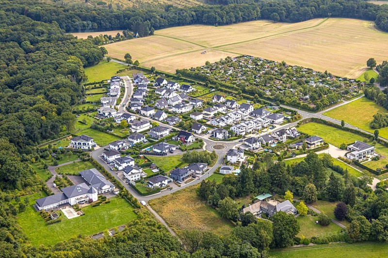 Aerial view, new housing estate Zum Dollberg, allotment garden association Neheim e. V., Neheim, Arnsberg, Ruhr area, North Rhine-Westphalia, Germany, DE, Europe, community garden, property tax, real estate, KGV, allotment garden, allotment garden site, allotment garden association, allotment gardener association, allotment colony, aerial view, aerial photography, allotment garden, overview, bird's eye view, housing estate, housing and living, residential area, quality of living, residential neighbourhood, housing estate, residential area, birds-eyes view, overview